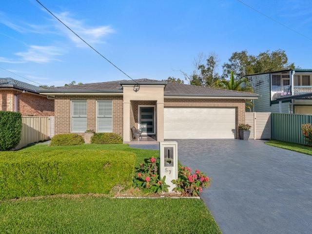 Exceptional Space, Style, Convenience and Lifestyle close to the Lake