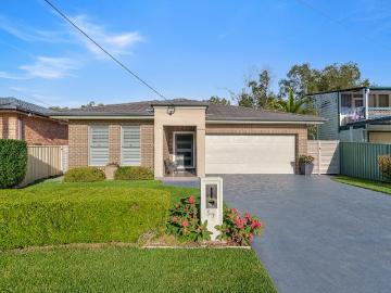 Exceptional Space, Style, Convenience and Lifestyle close to the Lake