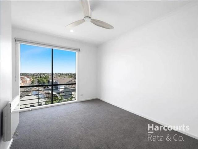 Exceptional Street Frontage Townhouse!