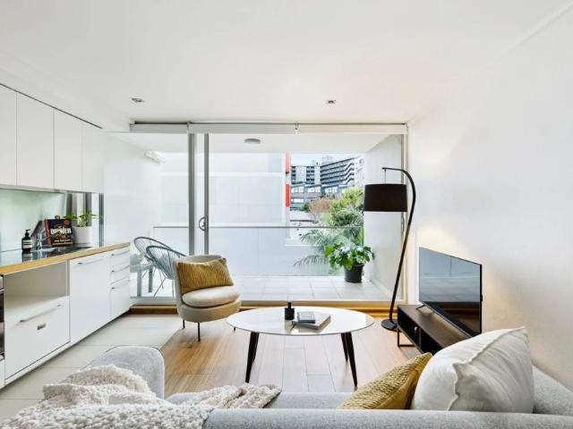 EXCEPTIONAL STUDIO WITH A LEAFY OUTLOOK Partially Funished