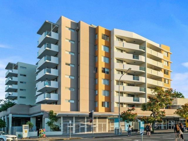 Exceptionally Convenient 1 Bedroom Apartment Walk to Everything!