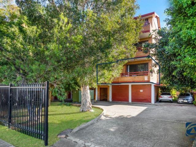 Exceptionally Located Apartment in Secure Complex