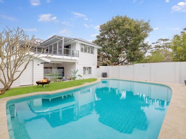 Exceptionally renovated family home with large pool Electricity & Water included