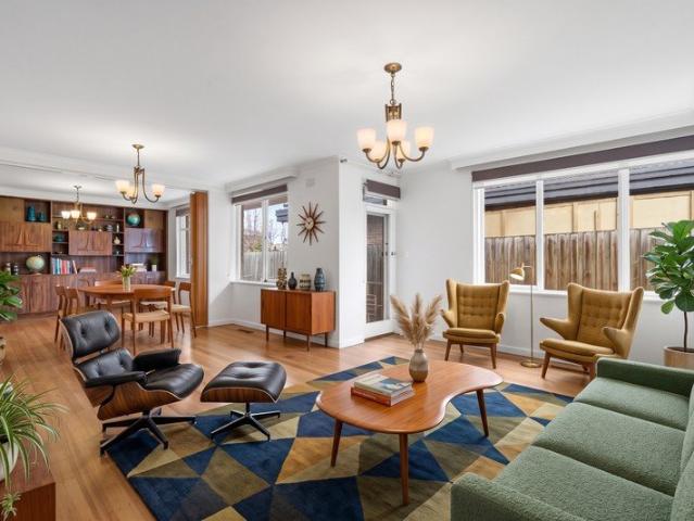 Exceptionally Spacious 1960s Classic in Boutique Block