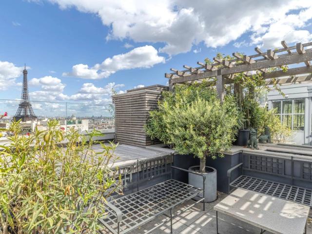 EXCEPTIONNAL PENTHOUSE 360°VIEW OVER PARIS 16 TH PASSY