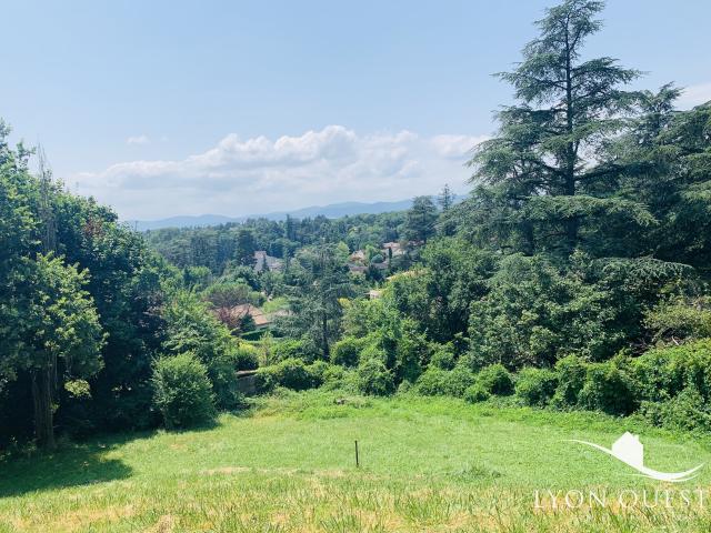 Exceptionnel, centre de charbonnières les bains, belle propriété sur beau terrain avec vue