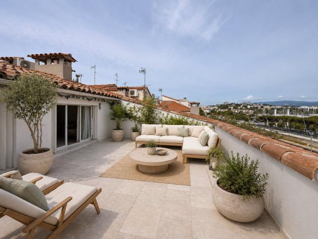 Exceptionnel appartement avec terrasse et vue mer Vieil Anti. 103m² Antibes