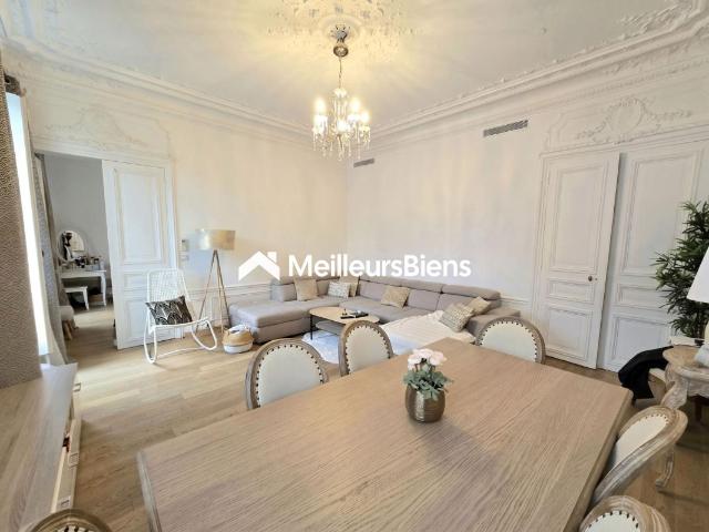 Exceptionnel Appartement F4 traversant face aux jardins du Luxembourg disposant de 3 chambres