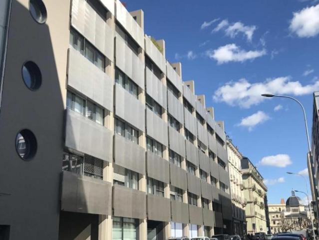 Exceptionnel: attique en duplex rénové de 236 m2 avec rooftop !