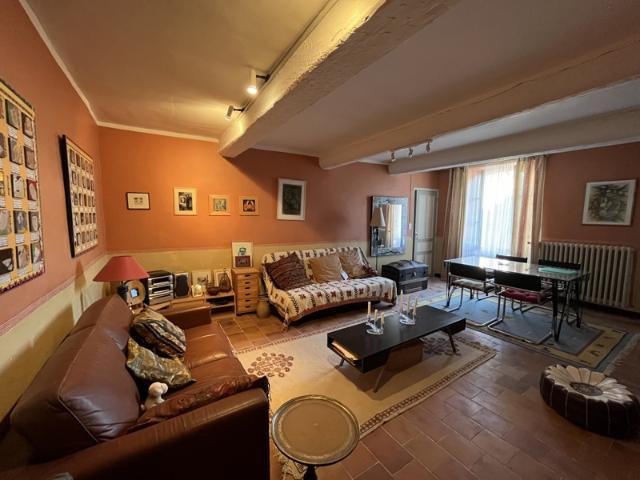 EXCEPTIONNEL Grande Maison de village avec jardin et dépen