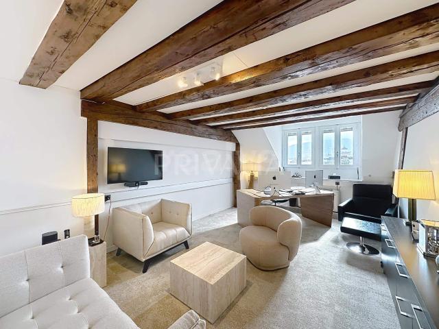 Exceptionnel: Magnifiques bureaux traversants au Quai des Bergues