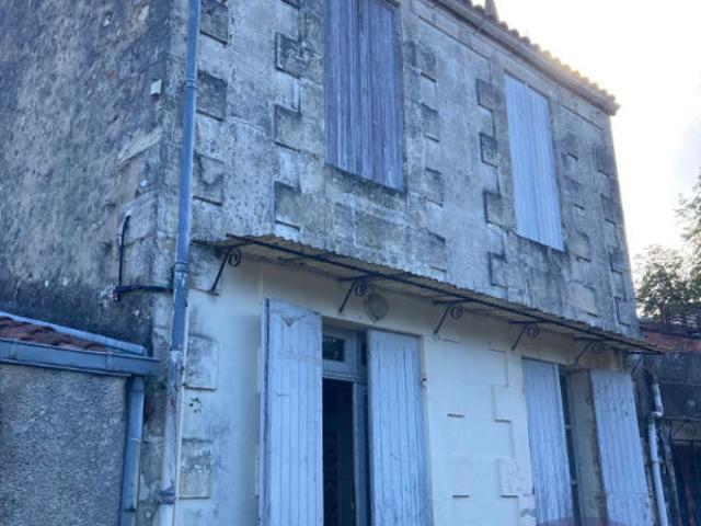 Exceptionnel, maison de 160m2 plein centre avec dépendance grange, atelier et jardin sur Cissac Médoc