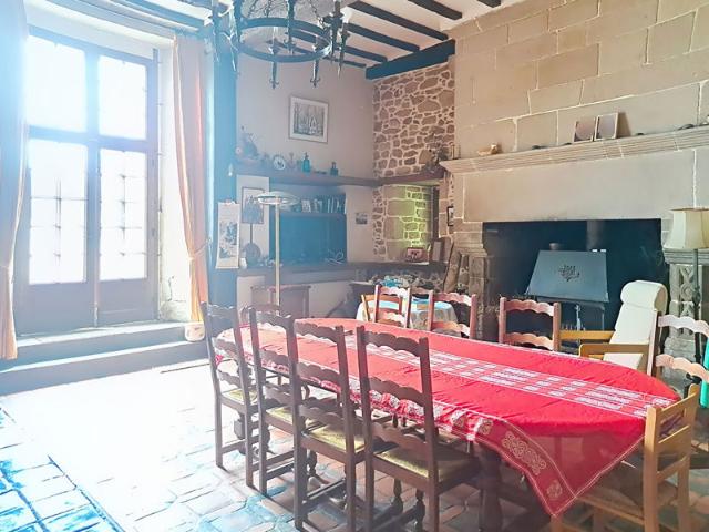 Exceptionnel Manoir du XVIe siècle, Grange et dépendance sur plus de 3 700 m² Entre Dinan et la côte d'Émeraude
