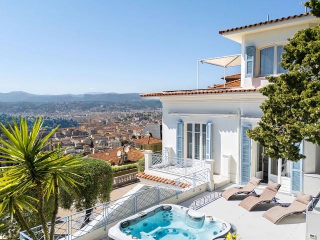 Exceptionnelle villa contemporaine au Mont Boron – Vue mer panoramique