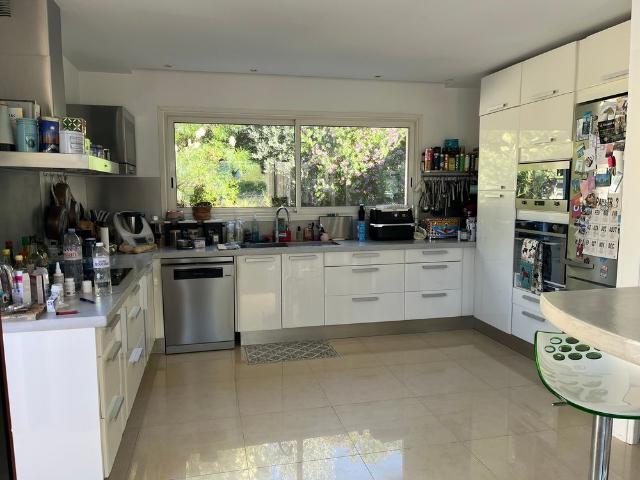 Exceptionnelle villa contemporaine dans un domaine viticole – 250 m² de confort et d’élégance