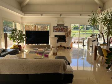 Exceptionnelle villa contemporaine dans un domaine viticole – 250 m² de confort et d’élégance
