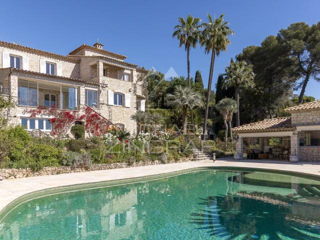 Exceptionnelle villa de luxe sur cinq niveaux avec vue mer p. 663m² Saint Paul de Vence