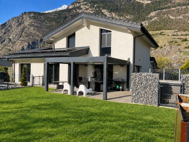 EXCEPTIONNELLE, JACUZZI ET ÉQUIPEMENTS PREMIUM