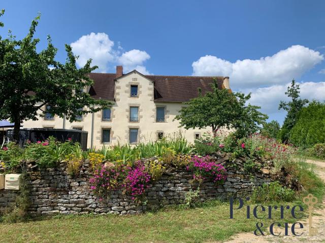 Exceptionnelle maison ancienne en pierres 332?m2 10 chambres Proche Alençon