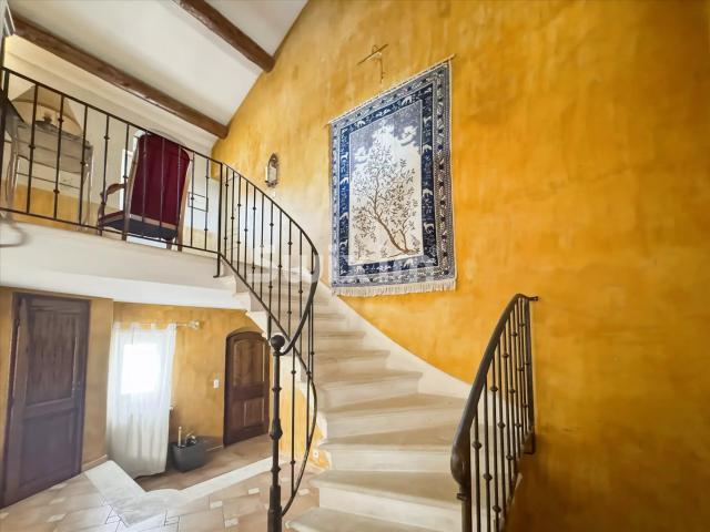 Exceptionnelle propriété de caractère sur plus d'un hectare 368m² Visan