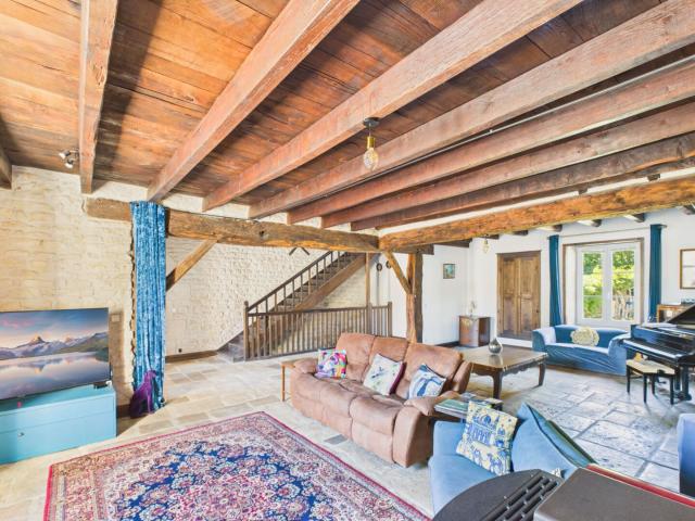 Exceptionnelle propriété de village avec gîte et piscine cha. 400m² Melleran