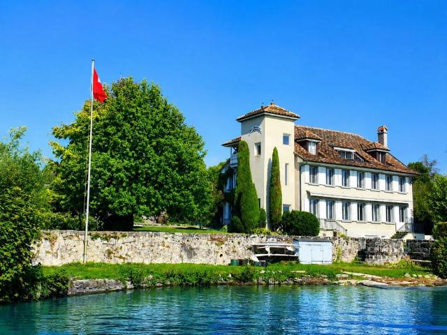 Exceptionnelle Propriété pieds dans l'eau à Nyon