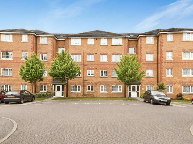 Exchange Walk, Pinner HA5, 2 bed flat to rent, £1,575 pcm | PrimeLocation