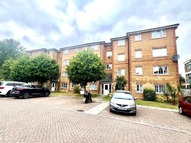Exchange Walk, Pinner HA5, 2 bed flat to rent, £1,750 pcm | PrimeLocation