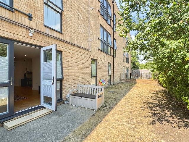 Exchange Close, Aldershot, Hampshire GU11, 2 bed flat to rent, £1,500 pcm | PrimeLocation
