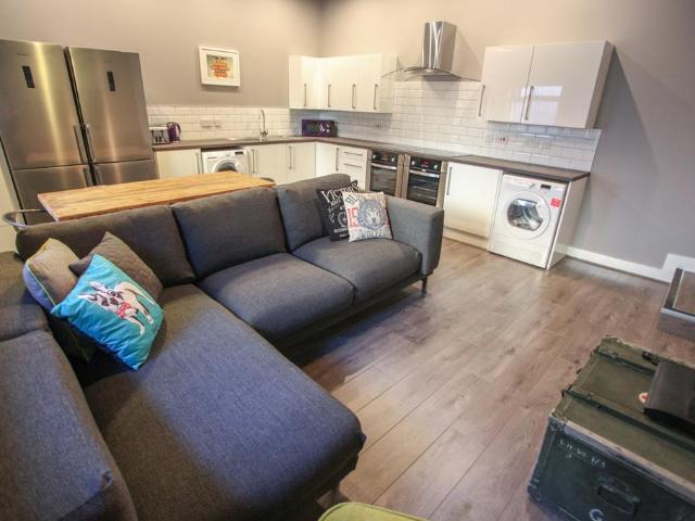 Exchange & Financial Centre, 199 Kensington, Liverpool, L7 2RF, United Kingdom | 8 bed townhouse for rent #135550824 | Rentberry