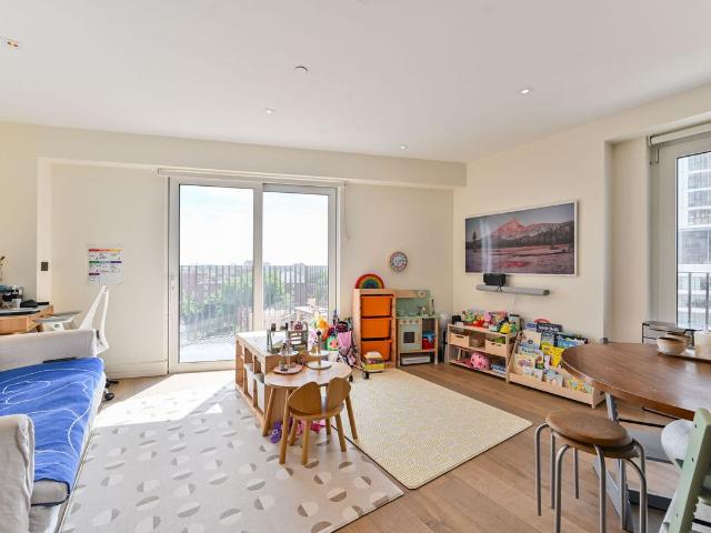 Exchange Gardens SW8, Vauxhall, London, 2 bed flat to rent, £4,300 pcm | PrimeLocation