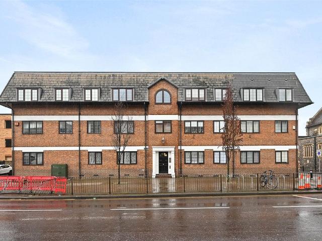 Exchange Road, Watford, Hertfordshire WD18, 1 bed flat to rent, £1,250 pcm | PrimeLocation