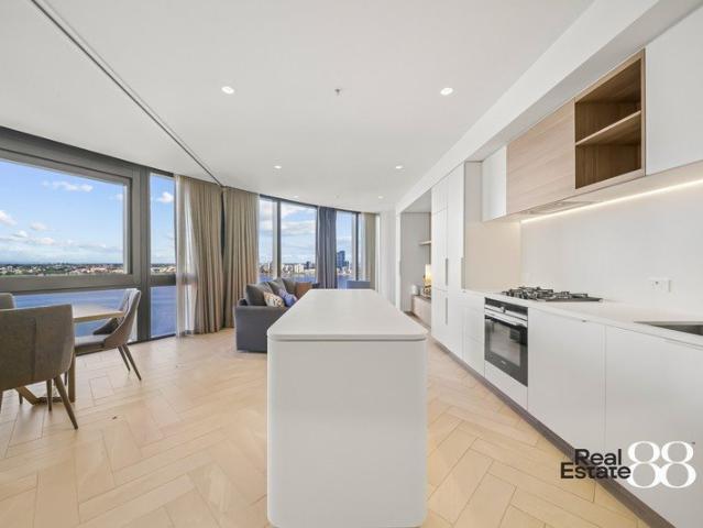 Exciting waterfront living in the middle of city & entertainment precinct