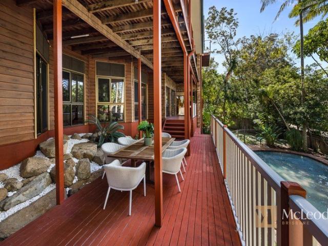 Exciting and Highly Functional Tri Level Designer Home