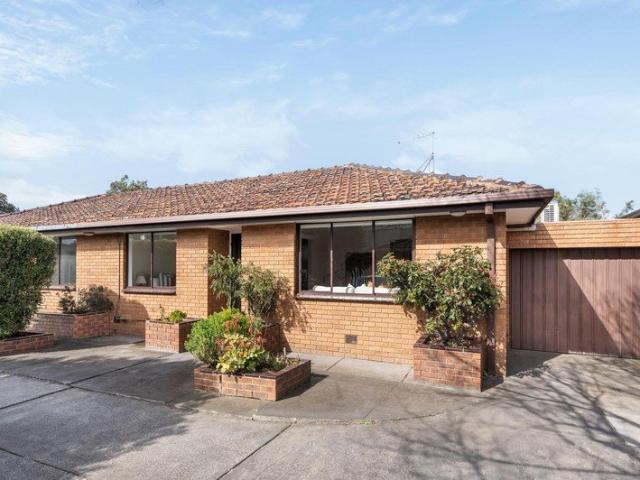 Exciting entry into cosmopolitan Coburg