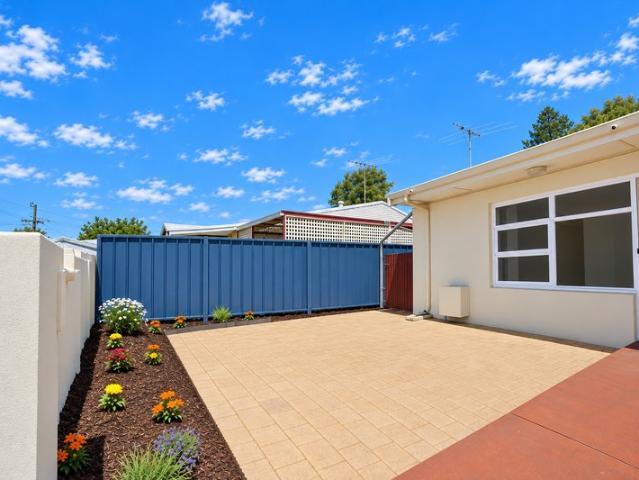 UNDER OFFER* EXCITING OPPORTUNITY, INCREDIBLE LOCATION!. PLUS NO STRATA FEES!