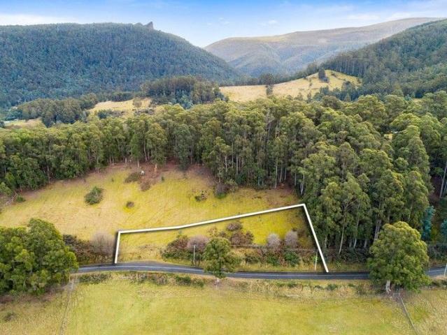 Exciting parcel of vacant land with sensational views