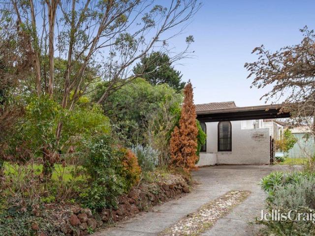 Exciting potential on 872sqm in prized cul de sac setting