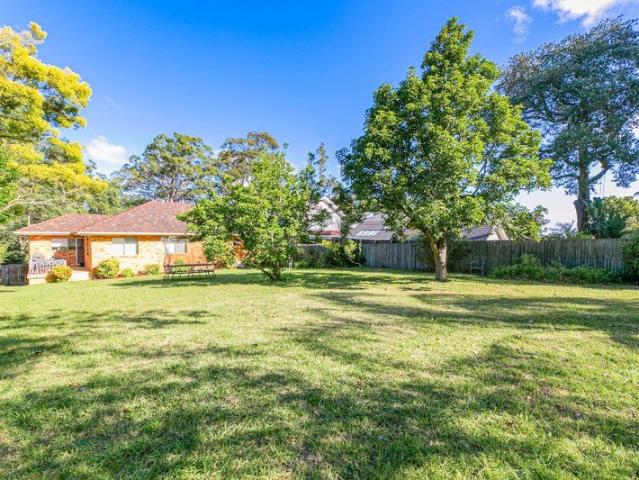 Exciting potential to capitalise on land and location. Duplex potential site STCA