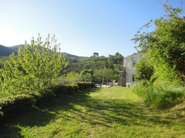 Superbe partie de mas en pierre – Cadre naturel