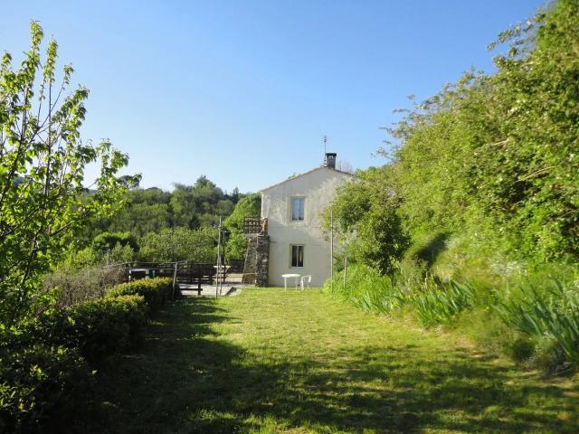 Superbe partie de mas en pierre – Cadre naturel
