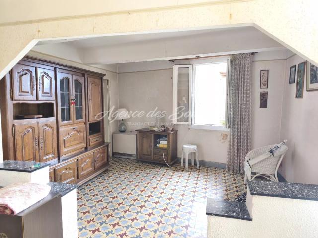 EXCLU: Maison de village composée de deux appartements à Varage