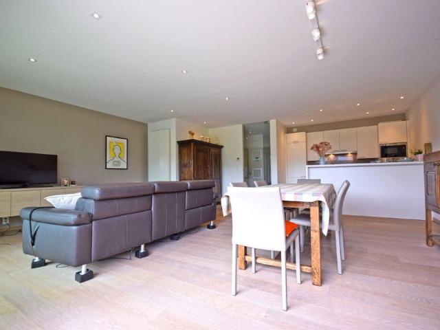 EXCLUSIEF APPARTEMENT IN GROENE EN RUSTIGE OMGEVING NABIJ HET STERREBOS