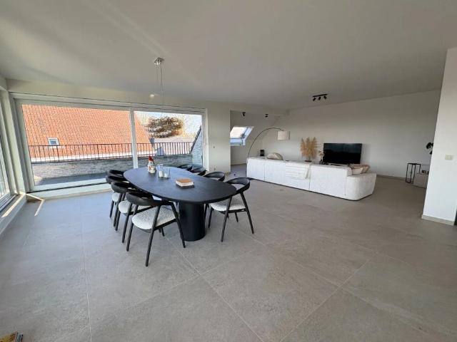 Exclusief appartement op topligging met twee slaapkamers en ruim terras
