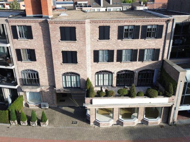 Exclusief wonen met twee ruime terrassen in hartje Herentals