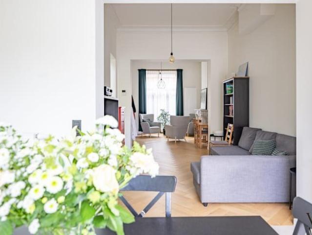 Exclusief triplexappartement met 4 slaapkamers in gerenov.