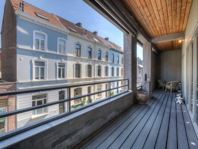 Exclusieve bemeubelde loft van 140 m² met terras en garage