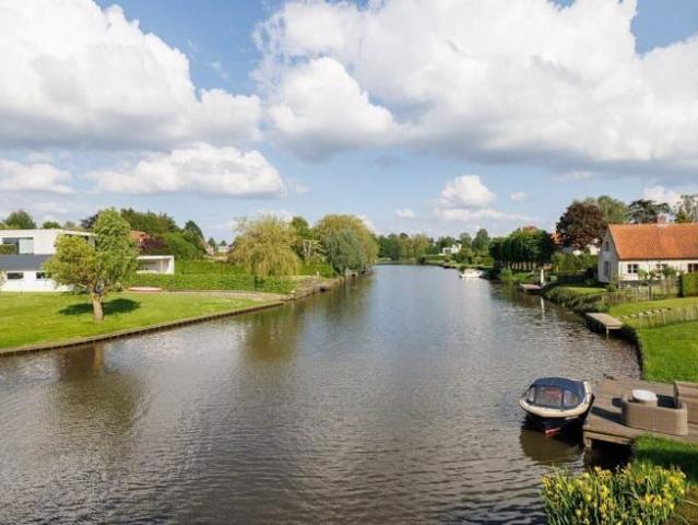 Exclusieve woning met privé aanlegsteiger aan de Leie te.
