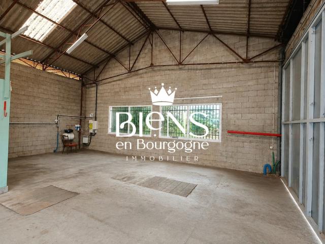 Exclusif Beaune Entrepot De 200 M² Sur 4000 M² De Terrain Cl. 200m² Beaune