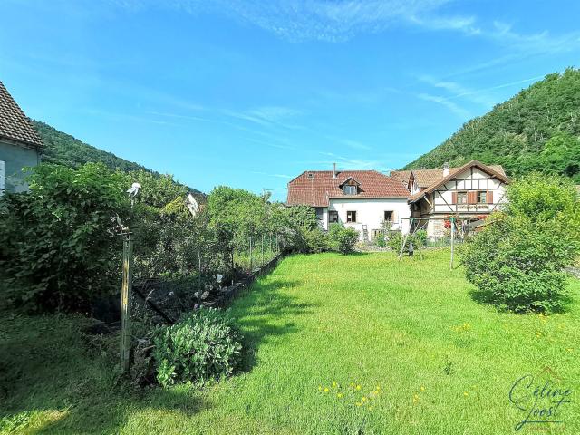 Exclusif Ensemble immobilier composé de 2 maisons sur 14 a. 257m² Sainte Croix aux Mines
